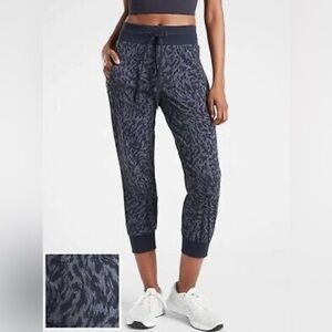 Athleta Trekkie North Printed Crop 23" Jogger 6P Petite Navy #980414 Blue